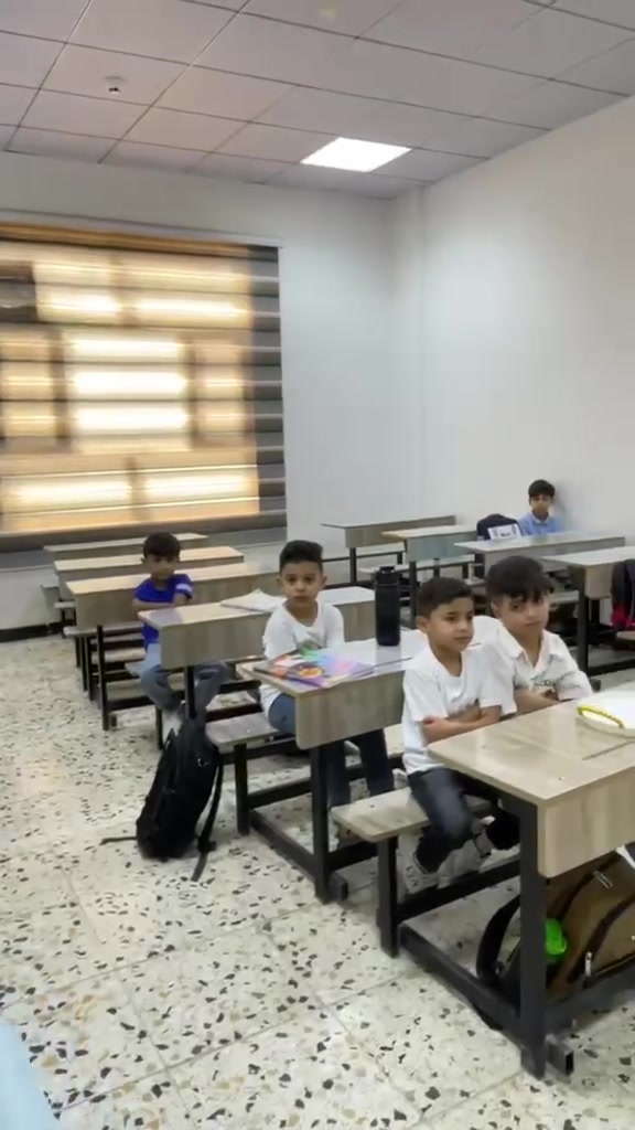 بسمه تعالى ...

ضمن أسبوع المعايشة، حرصت مدرسة أوائل غماس الأهلية الابتدائية المختلطة على تقديم بيئة تعليمية دافئة ومحفزة لأبنائنا التلاميذ، لتكون انطلاقتهم الدراسية قائمة على الحب والشغف بالتعلم.
✨ ماذا أنجز أبناؤنا خلال أسبوع المعايشة؟
💡 التعرف على القوانين الصفية: تعلم أطفالنا قواعد النظام الصفي بروح من التعاون والبهجة، وكيفية احترام المساحة التعليمية والزملائهم.
🤝 بناء الثقة والألفة: كسر حاجز الخوف وتوطيد العلاقة الجميلة بين التلميذ ومعلميه داخل البيئة الصفية.
📖 التمهيد للدروس القادمة: تهيئة التلاميذ ذهنياً ومعرفياً للبدء بالمنهج الدراسي المقرّر بخطىً ثابتة وحماس كبير.
🏆 لماذا تُعدّ مدرسة أوائل غماس المكان الأنسب لأبنائكم؟
لأننا نوفر بيئة متكاملة تجمع بين:
المبنى النموذجي والآمن المجهز بأحدث التقنيات.
الكادر التربوي ذو الكفاءة والخبرة في التعامل النفسي والتعليمي.

#جانب_من_درس_مادة_القراءة_للست_نبأ_صاحب🙏🏻🤍 
هدفنا ، الاهتمام المتوازن بالجانب العلمي والأخلاقي والترفيهي للتلميذ...
شاكرين ثقتكم الدائمة بنا، ومستعدون معاً لموسم دراسي مليء بالنجاح والتفوق! 🌟
📍 العنوان: غماس – شارع أبو حلان (قرب محطة الوقود الحكومية)
📞 للتواصل والاستفسار: ***********
#إدارة_مدرسة_أوائل_غماس_الأهلية_ألابتدائية_المختلطة
