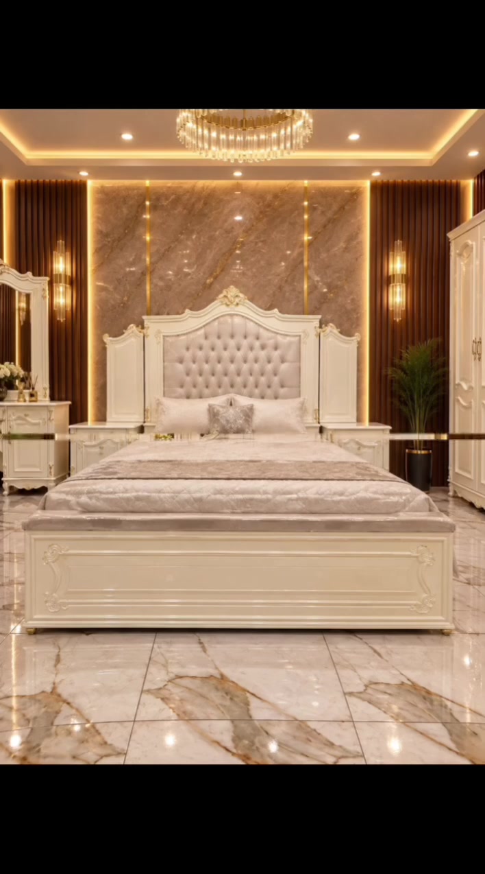 موديل القلعة | عنوان للفخامة ✨
إذا تبحث عن غرفة نوم تجمع بين الرقي، الهيبة والتفاصيل المميزة، موديل القلعة صُمم حتى يكون قطعة بارزة ومتكاملة داخل بيتك 🤍
التصميم يتميز بتناسق الألوان والتفاصيل، مع خامات مختارة بعناية حتى تكون الغرفة جميلة بالشكل وقوية بالاستخدام اليومي.
📏 القياسات: • عرض الكنتور: 340 سم
• عرض الزاوية: 120 سم
• ارتفاع الكنتور: 260 سم
• عرض الرأس العالي مع الكومدينات: 300 سم
💎 مواصفات العمل: • الوجه: بلوك 11 ملم
• الحامل: 11 ملم
• الداخل: صاج طبيعي 4 ملم
• خشب الحشوة: 18 ملم
• الأرجل: خشب زان كامل
• الفرش والقبق: صاج بلوك
• الظهر: جرچوبة شد براغي
• المجرات: بلوك حفر
• الصومية: بلوك 11 ملم
• شازلونة بسعة تخزين إضافية
• الأرجل خشب زان
🔥 الدوشمة العراقية تعطي التصميم لمسة تراثية مميزة، وتكمل جمال التفاصيل بطريقة تجمع بين الأصالة والفخامة.
✨ موديل القلعة مو مجرد غرفة نوم، إنما تصميم متكامل يضيف حضور وفخامة للمكان.
📞 للاستفسار والطلب:
***********
📍 موقعنا: النجف – الكوفة، سوق الكوفة الكبير
🏛️ معرض المالكي للأثاث
أهلاً وسهلاً بكم 🌟
#غرف_نوم
#غرف_نوم_فاخرة
#موديل_القلعة
#معرض_المالكي
#اثاث_فاخر
#اثاث_النجف
#اثاث_الكوفة
#اثاث

