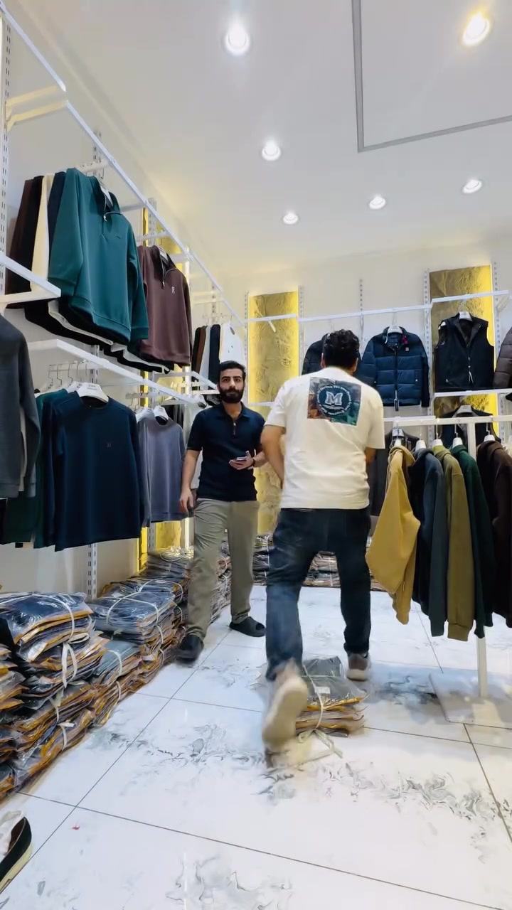ملابس • لا تفاصيل