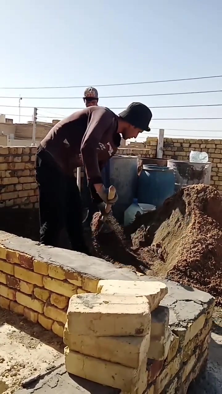 سلام عليكم يوجد لدينه كادر عمال +لصب +تنكير+مجاري +تصليط صطح تراب+زفت صطح+ويوجد ونج كافت العمال يوفقكم الله -***********@
