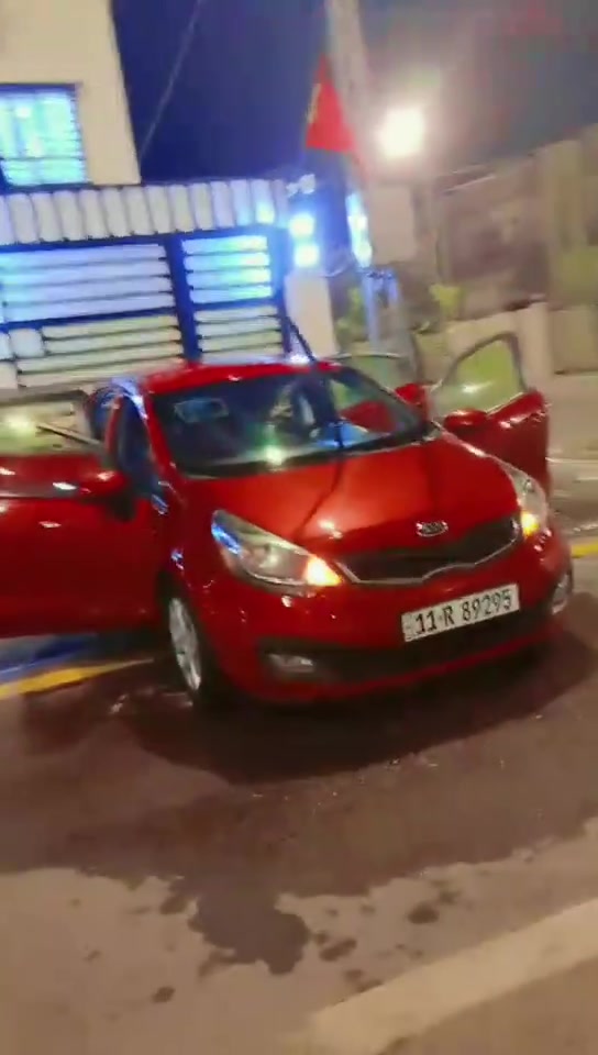 كيه ريو مديل ١٣ سياره نضيفه بيها بس طخهه صغيره بالبنيد والجاملغ سايره كير ومكينه جديده وتبريد ثلج وإذا عدك مراوس تعال خاص سعره ٩٠ وبيها مجال مكان السياره نجف سياره ما بيها اي عطل للتواصل ***********
