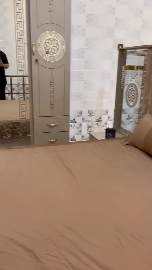 غرفة تركي ٩ قطع شرط النضافه والقوه والمتانه سعر مليون واصل. ***********
