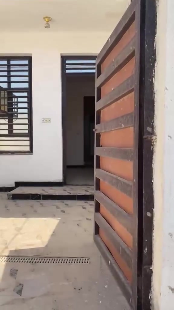 السلام عليكم
بيت للبيع في منطقة سكينة مقاطعه 2 على 8
البيت سند 25 زراعي
المساحة 85 متر
نظيف جداً جداً بناء جديد
طابق واحد مثل ما موضح بالفديو
يحتوي على كهرباء وماء وانترنيت ومولده
السعر اتصل على الرقم ***********
