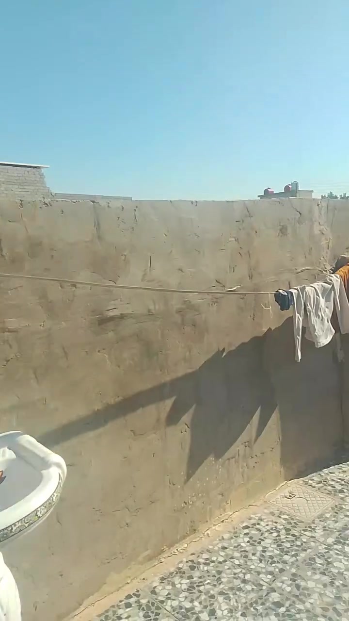 السلام عليكم..دار للبيع المساحه 120متر. غرفتين +حولي    مطبخ وصحيات منطقة حي الحسين تبليط ومجاري مقابيل الثعالبه السعر 40 

***********
