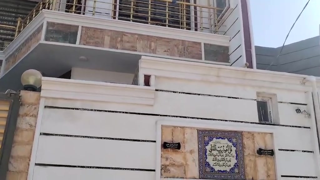 السلام عليكم بيت طابو صرف مساحه ١٥٠ابو غرق حي المرتضى يتكون من ستقبال /مطبخ/ اربع غرف نوم هول حمام السعر المطلوب ١٢٠ للاستفسار او الاتصال مرجعه مكتب الوارث 
***********
***********
