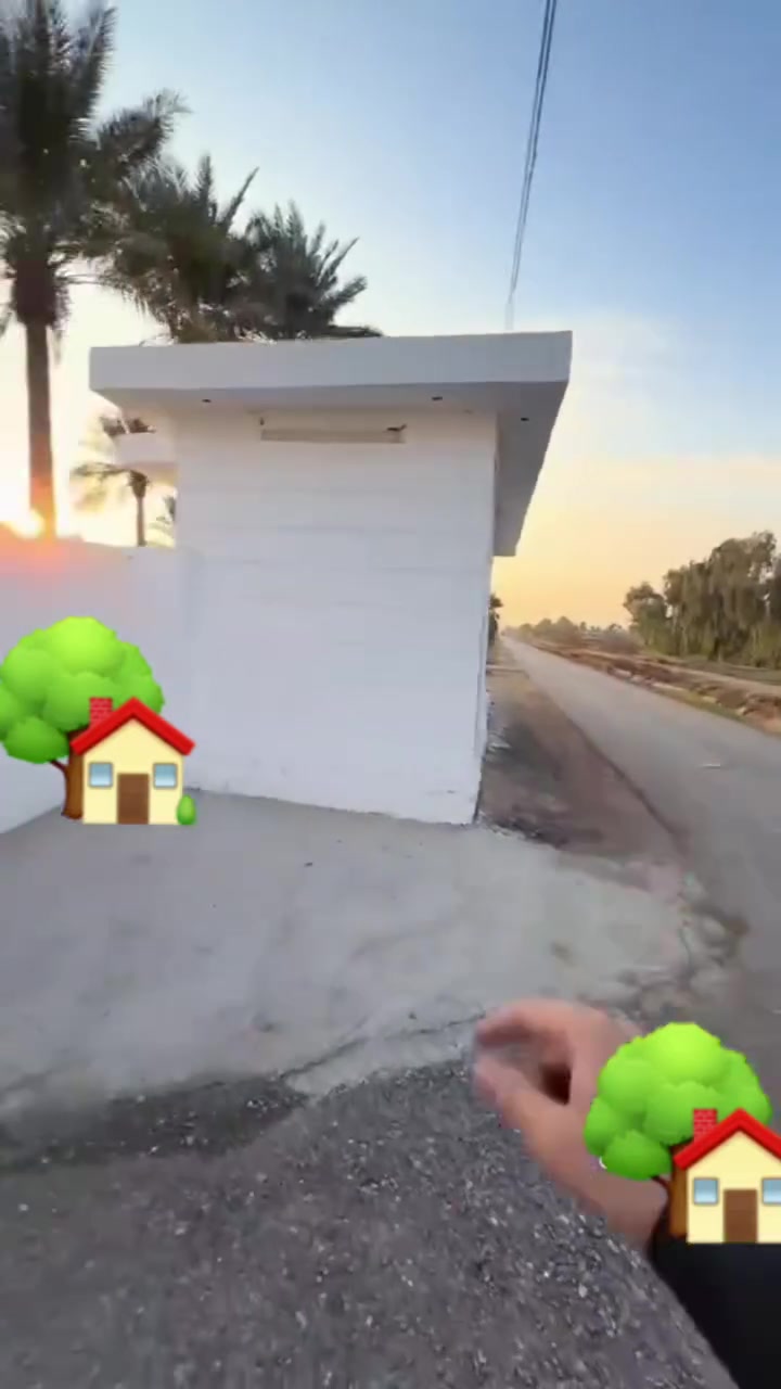 السلام عليكم 
بيت + مشتمل مع محلات تجارية 🏡
الواجهة ٣٠ م 
البيت بنظام الفلا مجهز بكل شيء 
المنطقة هادئة 
المساحة ١٠٠٠ م 
البيت مجاز مدى الحياة 
على قانون ٢٤ 

الموقع بغداد التاجي قرب المعسكر
قريب من الشارع العام الدولي 🛣️

السعر ١٧٥ مليون كل العقار 

***********
***********
