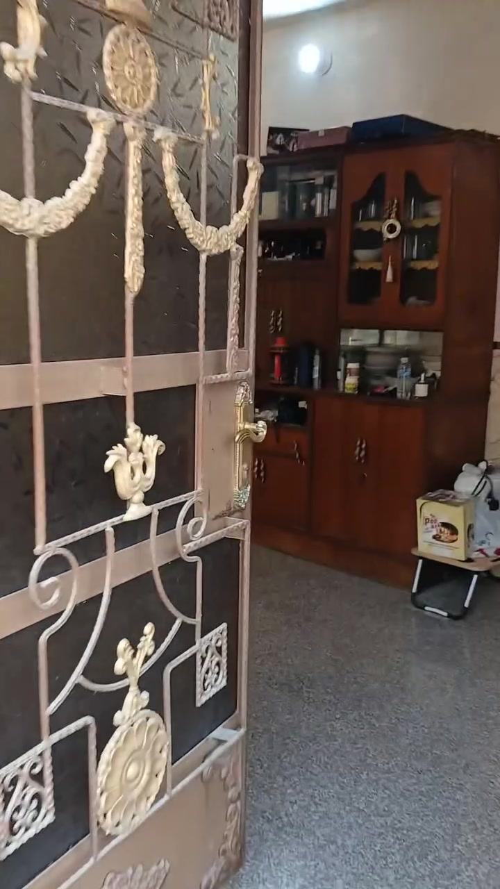 ١٠٠م للبيع قطع من ٢٠٠م واجهة خمسة ونزال ٢٠م بعده ما مقطوع سعره ٢٦٥مليون بي مجال في الدورة شرطة جهة أبو طيارة خلف التجاري موقع مميز ***********او***********
