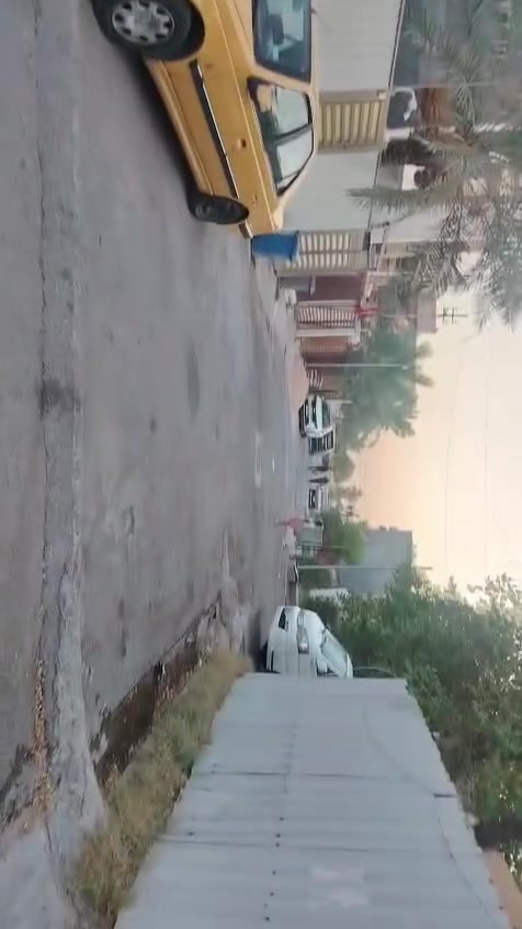 السلام عليكم دار للبيع مساحة ١٣٠متر في منطقة الوليد طابو صرف محلة ٩٦٦ قريب الشارع العام كما موضح في الفديو للاستفسار الاتصال ***********
