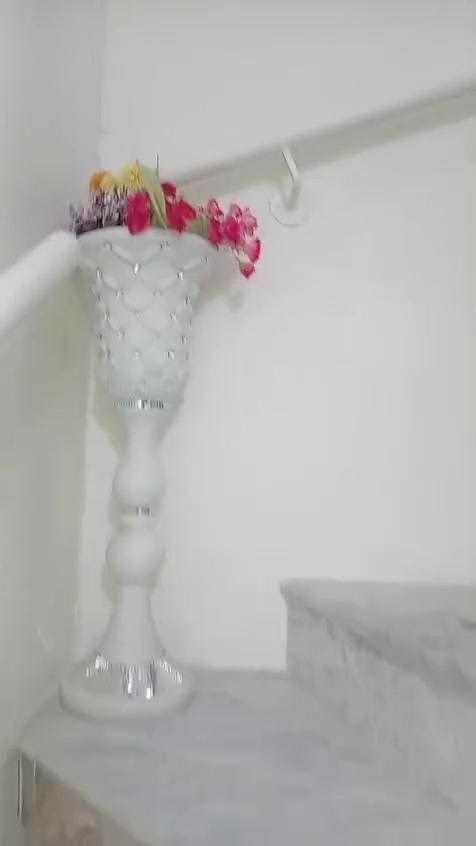 السلام عليكم شقه للبيع الموفقيه قرب شارع بقداد البناء الجاهز مع الاثاث ***********
