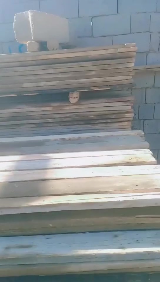 السلام عليكم يوجد لدينه لوح بنواعه سير بنواعه جكات بنواعهه وبقار بنواعه ايجار وبيع  الرقم ***********

