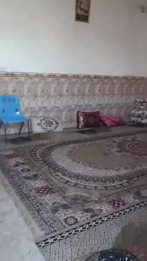 السلام عليكم اخوان بيت ٢٠٠ متر مع قطعه للبيع ٢٠٠ مكانههه بل كوي مقابيل مالك ابو الغسل *********** سعرهن ٩٠ وبي مجال
