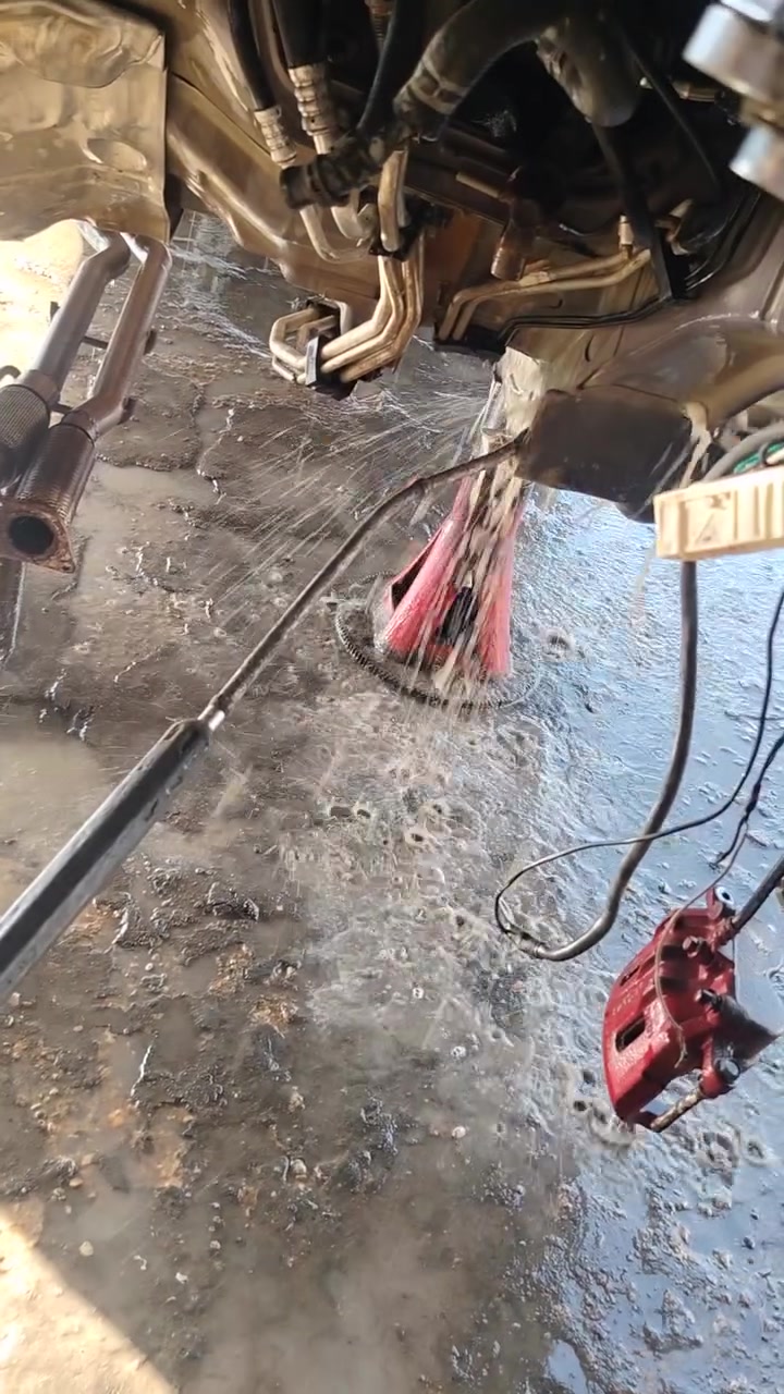 🔧 المرحلة الثانية | الغسل والتجهيز الشامل

بعد إكمال تفكيك بجم السوزوكي، باشرنا بالمرحلة الثانية من العمل، وشملت:

✅ غسل حوض السيارة بالكامل بالبخار المضغوط وإزالة الزيوت والترسبات القديمة.
✅ غسل وتنظيف الأفريم بالكامل من الداخل والخارج.
✅ تنظيف مشط الستيرن وجميع ملحقاته.
✅ غسل أجزاء الحدادية ومنظومة التعليق وتجهيزها للفحص والصيانة.
✅ غسل وتنظيف جميع أجزاء المحرك وملحقاته قبل إعادة التجميع والتركيب.
✅ فحص القطع بعد التنظيف وتحديد الأجزاء التي تحتاج إلى صيانة أو استبدال.
✅ تجهيز حوض السيارة والأفريم لاستقبال المحرك والكير الجديد.

عمل متكامل وخطوات مدروسة حتى ترجع السيارة بأفضل حالة ممكنة بإذن الله 💪🔩

🔰 ورشة أنور سوزوكي وإكونوكس

📍 كربلاء – الحي الصناعي – البلوك الثاني – شارع السايدين (سايد الدخول)

📞 ***********
📞 ***********
