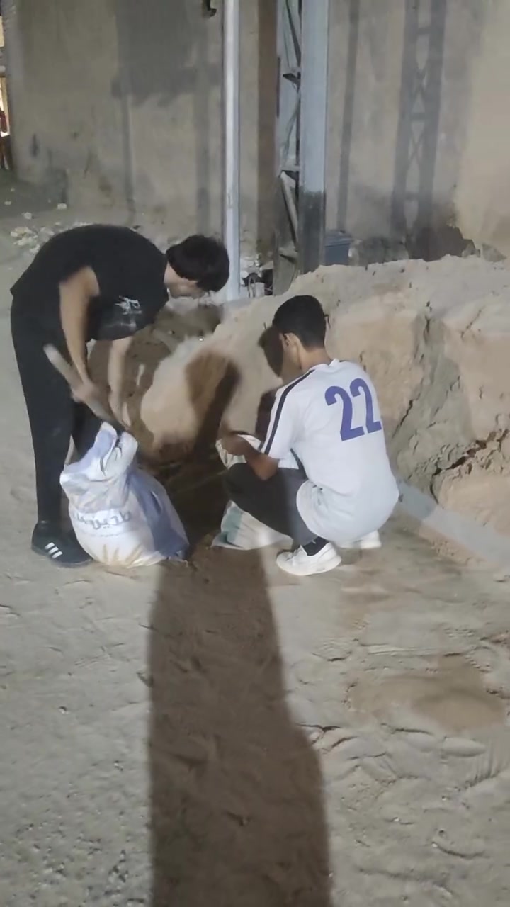 العده انقاض بالبيت تنظيف غسل بيوت تصعيد تراب على الظهر حدل نقل أثاث بيوت كلشي نشتغل  اتصل على الرقم ***********
