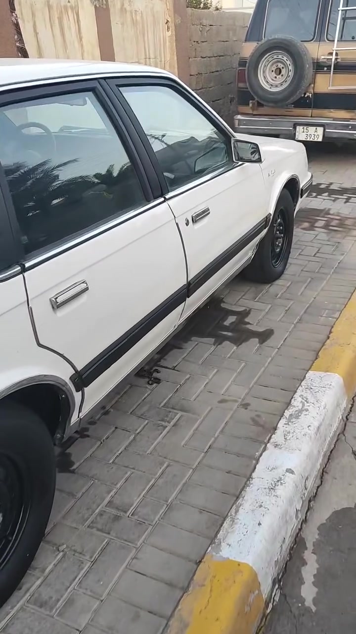السلام عليكم اولدز موديل 90 رقم بغداد بسمي هزه جديده سنويه ل31 السياره صبغ فقط جنطه تخم تاير كهربائيات كله شغاله صدرها جديد بس الدبلات تعبن شويه مكينه بيه لاستيك ولف دخن شويه وتكطع الكير مكفول مقطع فيديو موجود بيه تصوير الداخل السعر 25 قفل  مكاني صويره ***********
