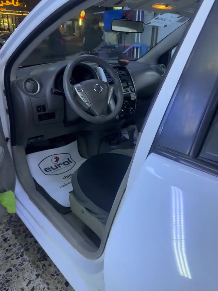 السلام عليكم 
نيسان سني هندي 2019 البليتة الزركه 
السياره نفس مموضح بل صوره يدات من حساس خلفي رقم جديد سنويه جديده سياره ماشيه 107km لا مشتغله تكسي ولا شي 
العنوان:بغداد/البلديات
سعر البيع:97 بيهه مجال حك الجية
للتفاصيل:
رقم الهاتف: ***********
