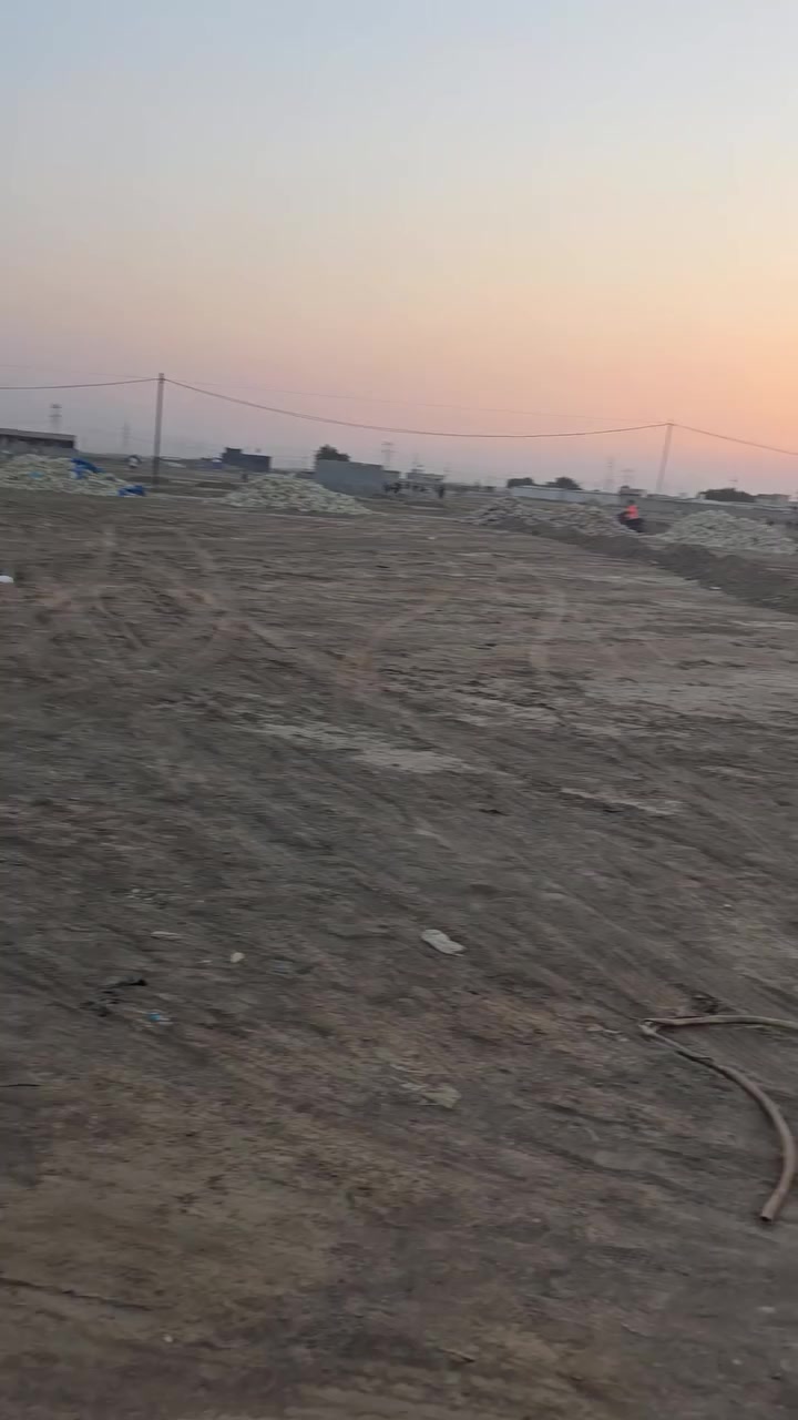 يالله السلام عليكم للبيع ٤دوانم خط الثالث يم ماء كهرباء النهروان بشارع مطعم تموعه رقمي ***********
