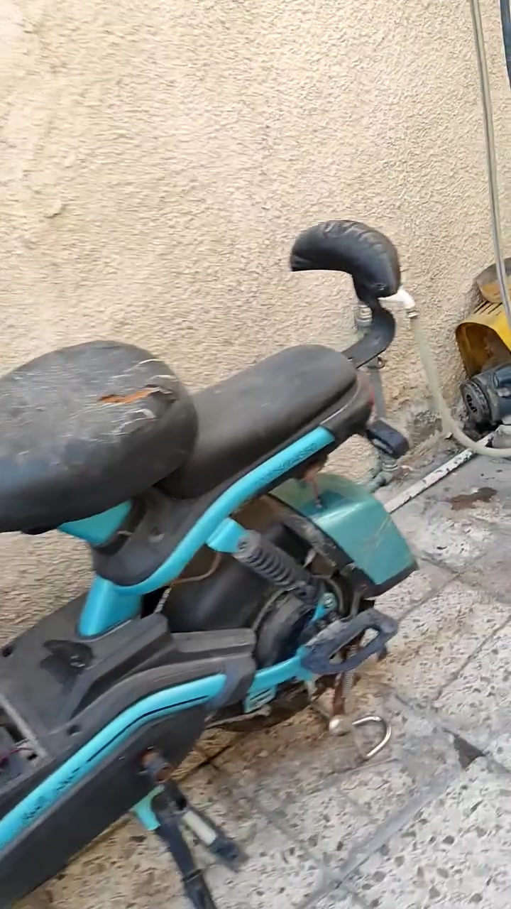 سلام وعليكم دراجه شحن للبيع ابيع على هذه الوضع متروكه هيه الدراجه سعره 90وبيهة مجال المكان بغداد البياع رقم الهاتف ***********
