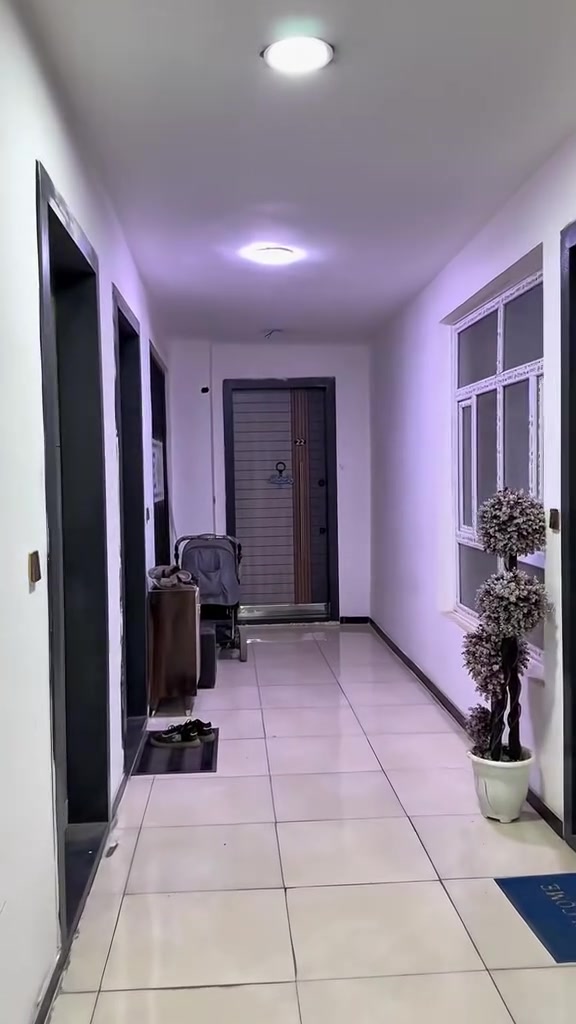 شقة للبيع بدون دلالية منطقة الاعظمية المقبرة الملكية فرع مركز شرطة الاعظمية مساحة الشقة 93م طابو ملك صرف الشقة طابق ثالث خلفي معزول تحتوي الشقة على صالة وغرفتين ومطبخ معزول وحمام الشقة بناء حديث تحتوي العمارة على مصعد شغال
24/7 وكذلك تحتوي على ساحة واسعة للسيارات تانكي وماطور
ماء خاص لكل شقة
"للتواصل واتس: ***********"
