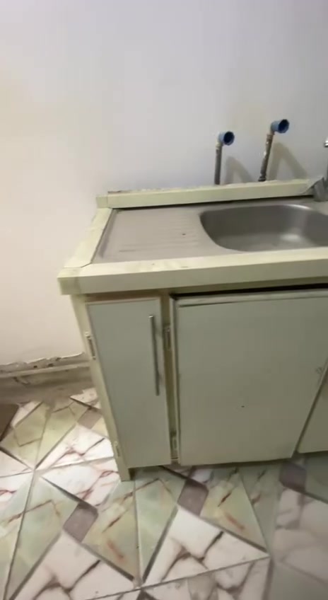 كله بمليون  قفل
غرفه نوم(٦قطع)  400 وبيها مجال
قنفات (٨) نفرات 200 وبيها مجال 
كاونترات(٣قطع) 225 وبيها مجال 
ثلاجه 150 وبيها مجال 
حمام 50 وبي مجال
بنكات 25 
ماطور حرامي 35
مكان سبع بور بغداد
***********

