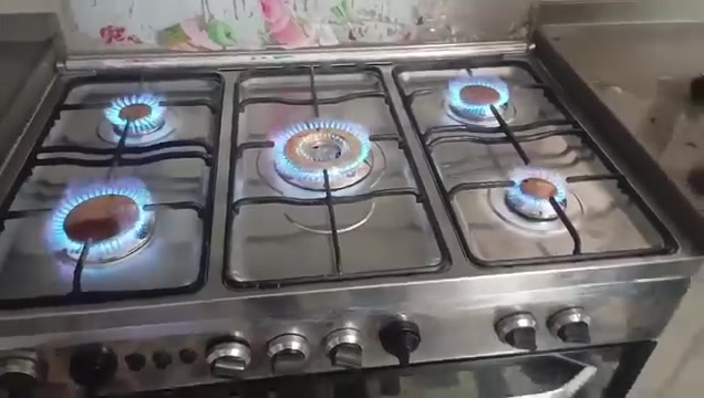 السلام عليكم يوجد صيانه موقعيه جميع أنواع الطباخات تبديل عازل حراري قطع الغيار الأصلي رقم الهاتف ***********
