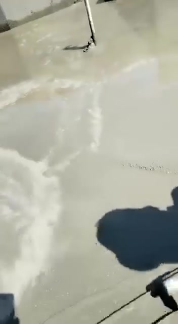 السلام عليكم ورحمه الله وبركاته اعزائنا المشاهدين اي واحد ابو بيت عنده تسليطه سطح او ارضيه صبت نظافه احنا بخدمته اما التسليطه نسلطها 10 سم لحد نهايتها صفر يم المرزاب او الارضيه يكون الكوبلن صافي 17 سم نصوب سبعه وتظل ترك 10 سنتيمات يتحكم بيها بالسيراميك واحنا بخدمتكم ابو علي المنصوري مكانه جميع مناطق البصره
