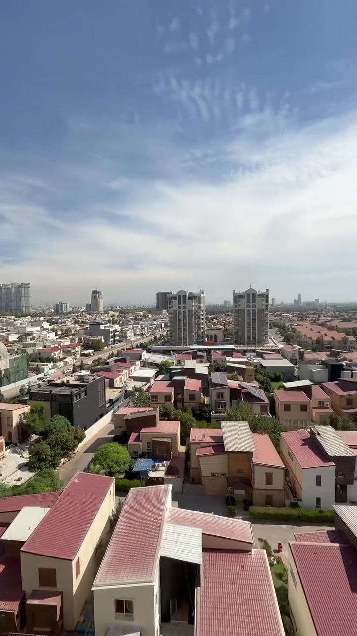 محل للإيجار • ٣ غرف • واجهة مقابل إمباير