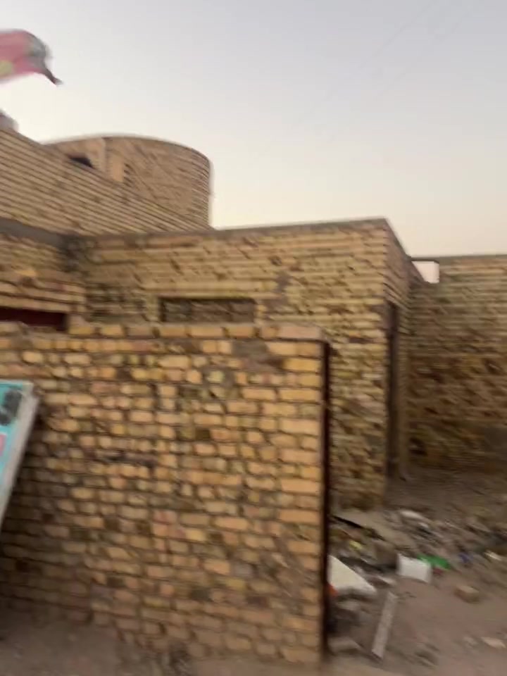 سلام عليكم هيكل البيع مساحه 200م رقم وسعره 33 وبيه مجال العنوان احي الموضفين بل 5تالف/***********
