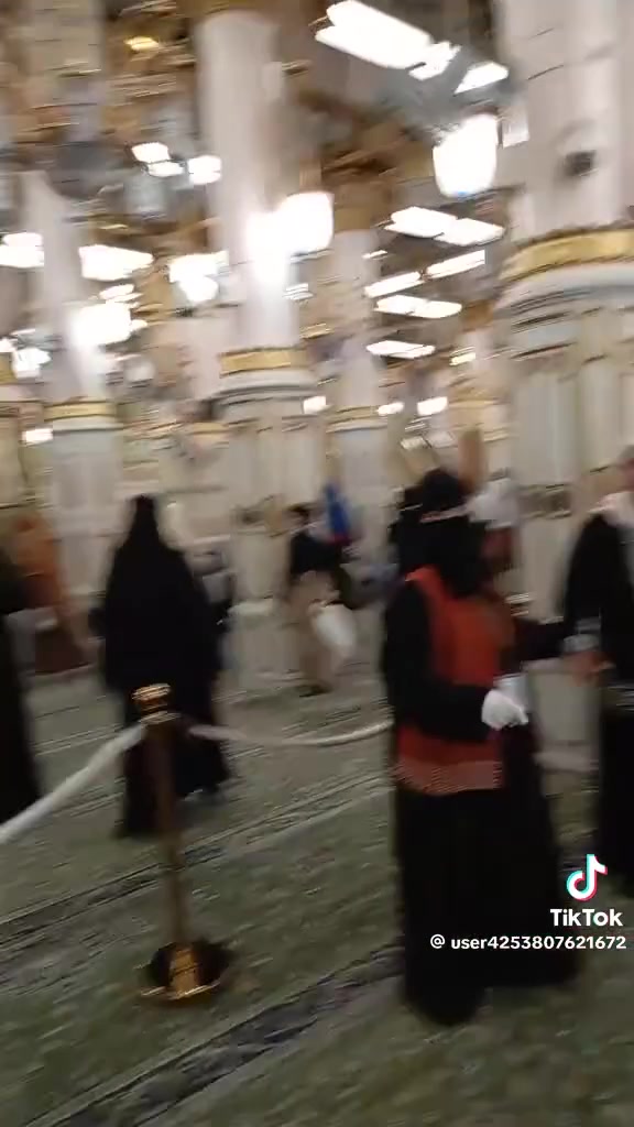 🕋 مكتب محبة الله للحج والعمرة 🕋
✨ رحلتنا القادمة إلى الديار المقدسة ✨
📅 تاريخ الرحلة: ١٦/٩
يسرّنا أن نعلن عن برامجنا المميزة للعمرة، مع توفير السكن والخدمات بما يضمن راحة المعتمر طوال الرحلة 🤍
🔹 البرنامج الأول  ١٠ أيام
📍 ٥ أيام مكة + ٥ أيام المدينة
🏨 السكن في المدينة: فندق نسك الهجرة
🏨 السكن في مكة: فندق الشهداء
🍽️ مع وجبتين طعام بوفية مفتوح إنترناشنال
💰 السعر: ١٢٥٠ دولار
🔸 وفي حال اختيار وجبة واحدة في مكة: ١٠٥٠ دولار
🔸 التصريف من حق المعتمر
🔹 البرنامج الثاني  ١٠ أيام
🏨 السكن في المدينة: فندق نسك الهجرة
🏨 السكن في مكة: فندق دار الفائزين
🍽️ مع وجبتين طعام بوفية مفتوح إنترناشنال
💰 السعر: ١١٥٠ دولار
🔸 التصريف من حق المعتمر
🔹 البرنامج الثالث
📅 تاريخ الرحلة: ١٩/٩
🏨 السكن في المدينة مركزي
🏨 السكن في مكة: فندق الزائر المميز أو منازل العين في شارع أجياد
💰 السعر بدون طعام: ٦٥٠ دولار
🍽️ في حال طلب طعام، إضافة ١٠٠ دولار لثلاث وجبات
🔸 التصريف من حق شركة الصيرفة
🔸 وفي حال طلب المعتمر التصريف، يُضاف ٢٠٠ دولار للأسعار أعلاه
🔹 البرنامج الرابع  بَرًّا
🏨 السكن في المدينة مركزي
السكن في مكة فندق منازل العين او الزائر المميز
البرنامج الرابع /بر 
سيارات حديثة 
🚌 
🍽️السعر  بدون طعام أو هدايا: ٤٢٥ دولار
🍽️ مع طعام وهدايا: ٥٣٥ دولار
توجد لدينا برامج اخرى متنوعه وباسعار مناسبة
✈️ رحلة اختيارية إلى جدة
✨ مميزات الرحلة:
📸 توثيق الرحلة بالصور والفيديو
👥 فريق عمل محترف
مرشد ديني لكلا المذهبين
🤝 إشراف ومتابعة طوال الرحلة
🕋 عمرة مريحة وخدمة مميزة
📍 للاستفسار والتسجيل:
زيارة مكتبنا في الأعظمية / رأس الحواش
📞 للاتصال والواتساب:
***********
***********
🤍 مكتب محبة الله للحج والعمرة
نسعى لخدمتكم.. ونسعد بخدمتكم
