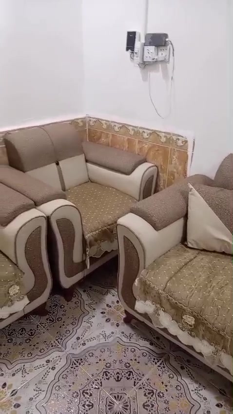 اسلام عليكم قنفات تخمين جدد النضافة 100 بل 100 قليلة صارنة شهر من جبناهن وياهن فراش و هاذ الفيديو بل فراش والصور بدون فراش والمكان البصرة القرنة رقم الهاتف ***********