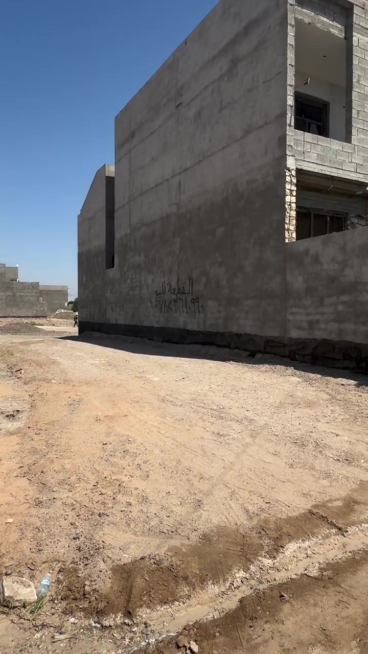 قطعة ارض للبيع في قضاء الرمادي منطقة الشراع 
نوع العقار ملك صرف 
المساحه ٢٠٠ متر الوجه ١٠ ونزال ٢٠ 
رقم قطعه ١٥٧٥٢ 
السعر ٣٣ مليون 
شارع ١٠ امتار 
تفاصيل اكثر ***********
