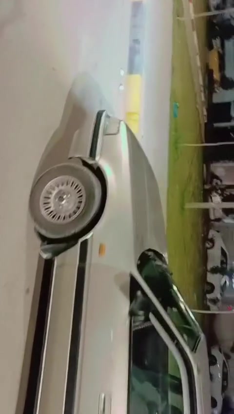 مازدا بۆ فرۆشتن
مۆدێل ١٩٩٠
مەکینە ٨بەخ
بێ لێدراو بێسبوخ 
زۆرپاک ماوەتەوە ماشاللە
سەنەوی دووسال قەرزارە
سعری ٣٣گەڵاو تۆزێ مەعامەلە
رەقەم مۆ بایل ***********
