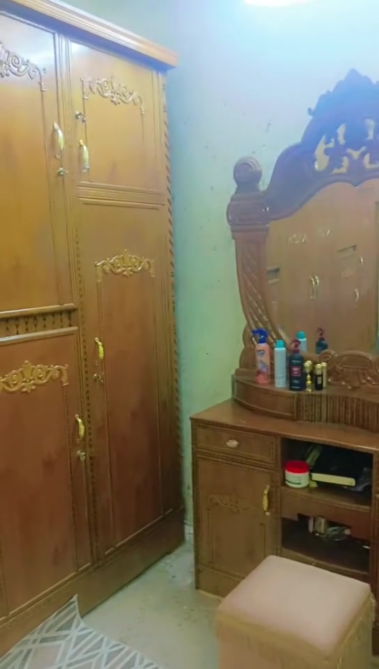 سلام عليكم  غرفه إستخدام شهرين للبيع كنتور ابو 6بيبان الي يريده بخدمته  اني ماخذه بمليون ونص  أبيع ب800 أتصل عل رقم ***********
