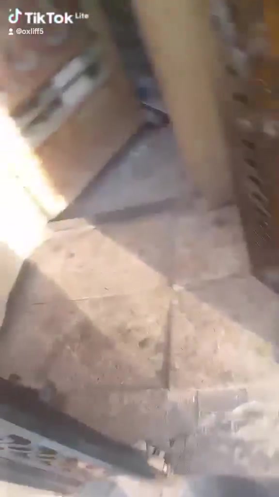 بسم الله الرحمن الرحيم يعلن مكتب ابو سلام الحسناوي عن دار للايجار للايجار السعر ٢٢٥ شهريا التفاصيل في الفيديوا للاتصال ***********
