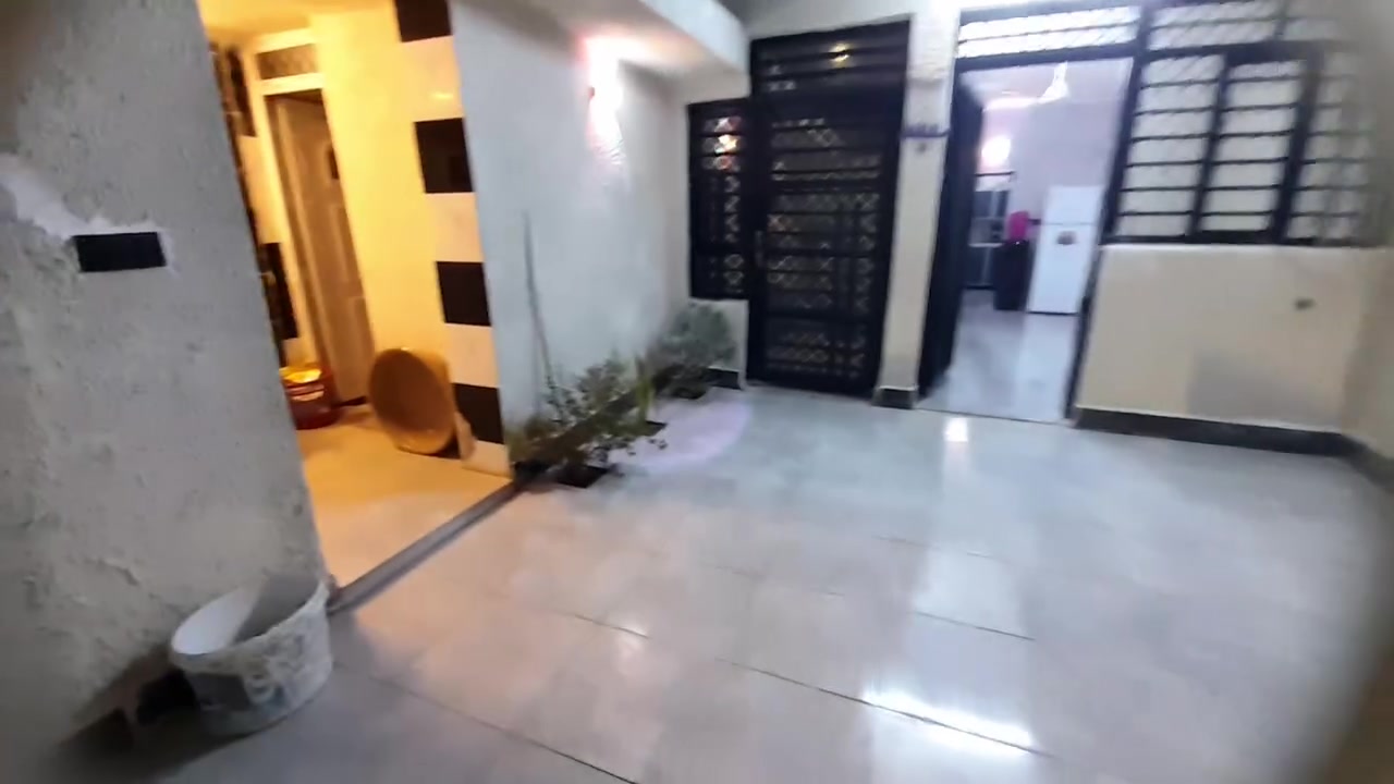 بيت معه مشتمل سند طابو 
موقع البيت شارع مندي وتنور كامل مكمل السعر ١٣٥ وبي مجال قليل اتصل وتدلل ***********

