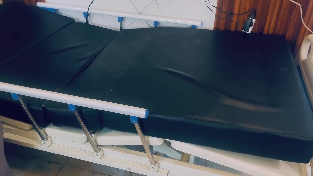 السلام عليكم
سرير طبي كهربائي نظيف مستخدم فتره قليله مع الدوشك الخاص مالته السعر المطلوب 750 الف دينار للتواصل الاتصال على الرقم ***********
