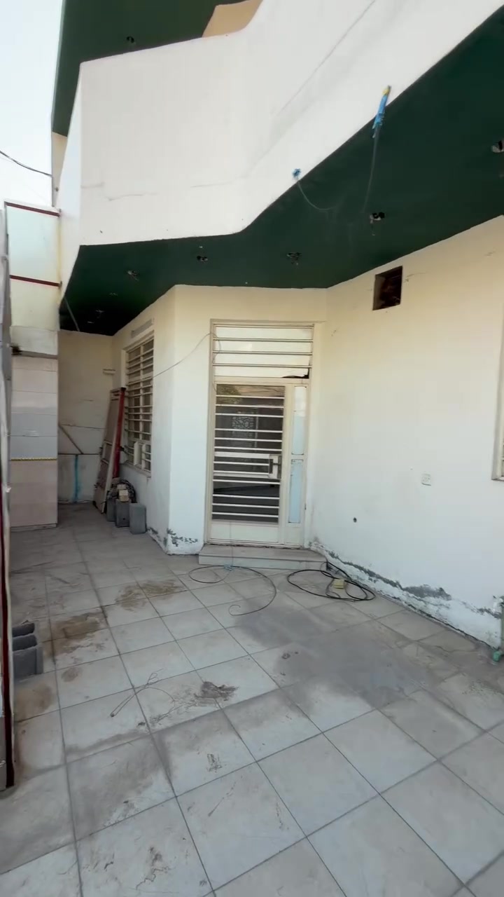 يتوفر طابق ارضي في منطقة المكاسب مساحته 150 للإيجار يحتوي على غرفه نوم واستقبال وصاله ومطبخ وخدمات داخليه وخارجيه وخدمات كامله ماء كهرباء تبليط مجاري وقريب موقعه من المدارس والمركز الصحي والشارع العام للاستفسار اكثر *********** واتس

