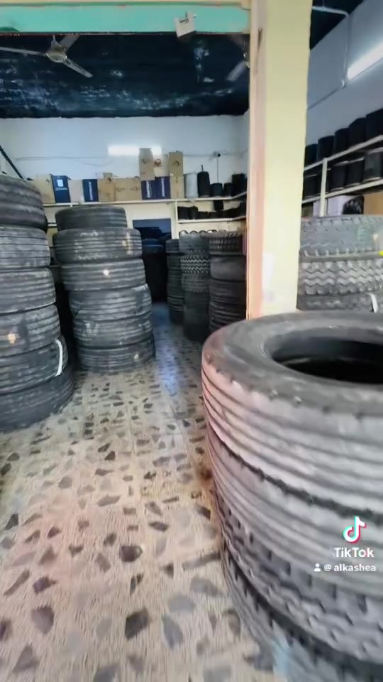 السلام عليكم 
تم وصول حاويه تايرات مستخدمه 
كل القياسات متوفره 
عنوانه 
الصويره الشارع العام ماقبل الكراج الموحد 
***********
***********
