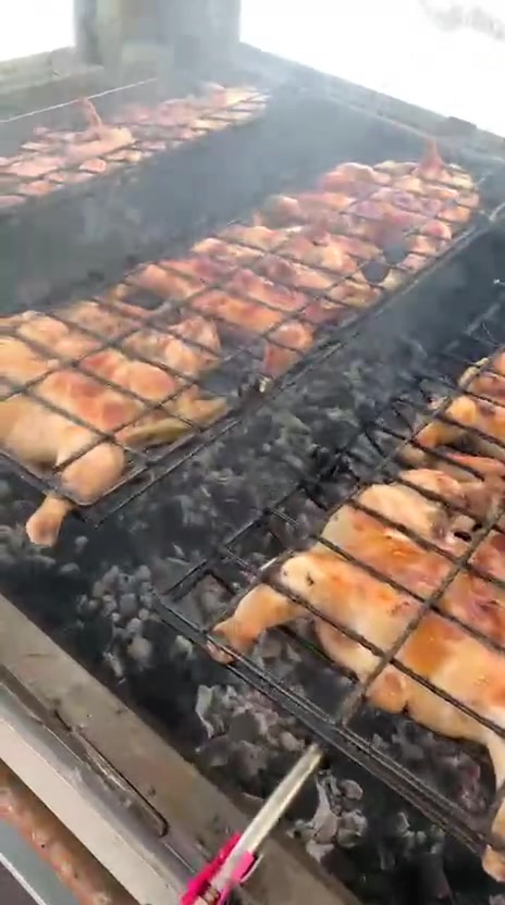متوفر شواية دجاج على الفحم والحطب تشتغل كلها ستل ستيل اصلي والحوض جكر بليت وبيها ماطور تقليب تلقائي اصلي ومفرغه 
عنواني بابل سدة الهندية 
للتواصل:
 *********** واتساب
*********** اتصال 
او خاص السعر مليون وبي مجال بسيط
