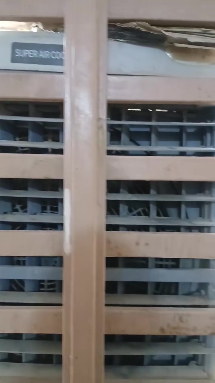 سلام عليكم عندي كونفير حجم كبير شرط فحص شغاله سعره 100 بيه مجال***********
