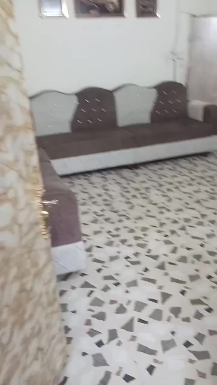 سلام عليكم بيت  بيت  تجاوز للبيع شارع المستشفى  زعفرانيه وره سوك سعر 12مليون *********** بي وتساب
