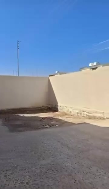 السلام عليكم … بيت مساحة 200m  … ( مجمع ميسان قرب القوس)
‼️‼️البيت بدون تسديد ‼️‼️ 

للتواصل اتصال فقط 

(***********)

(***********)
