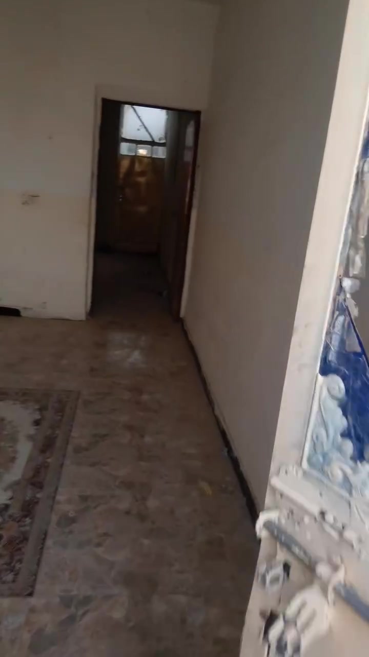 اكو بيت ايجار بكويريش بل  ٤٠٠٠مقابيل الاقواس مساحه ٧٥متر بي غرفة مطبخ صاله ايجار  ٢٥٠تلفون  ***********
