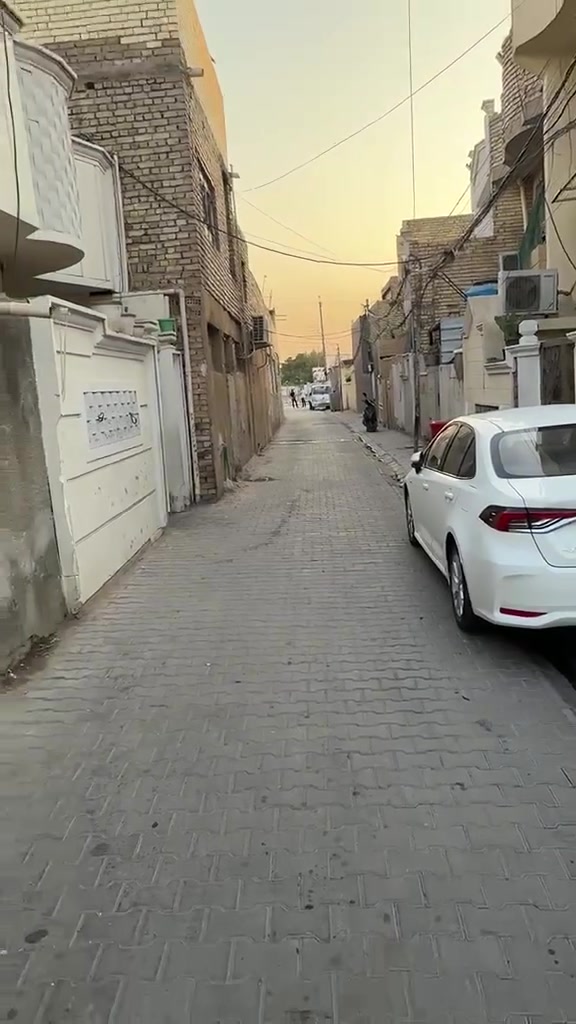 بيت مساحه 100متر الواجهه 7
الغرير نزله مقر سريا سلام 
اول فرع 
***********
