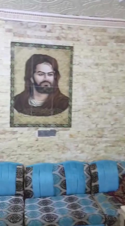السلام عليكم
بيت للبيع في مدينه الصدر قرب مجمع التنفيذ قريب على الروف 100متر أمامي على ساحة يتكون من غرفة نوم وصالة ومطبخ وديوانية وحمام داخلي 
السعر 115 وبيه مجال 
رقم الهاتف ***********
