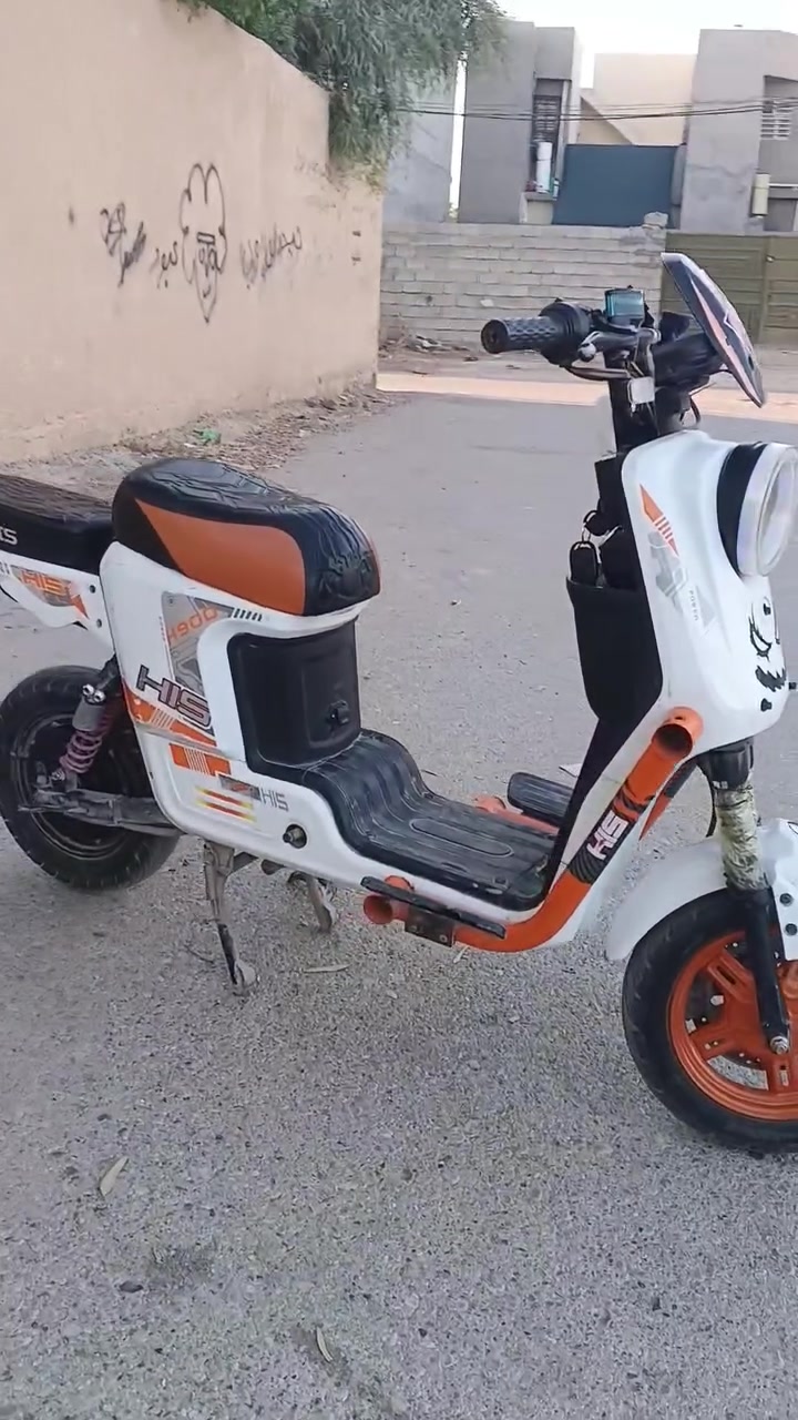 دراجه شحن للبيع نضيه سعر 300بيهه مجال مكاني ديالى شهربان المقداديه بي بس وتساب***********

نص مكتوب في الصور:
- ١٧:٢٢ ٢٠٢٦/٠٩/١٥
- E ٤٤,٩ N ٣٤,٠
- Infinix HOT 50 Pro+
- ١٧:٢١ ٢٠٢٦/٠٩/١٥