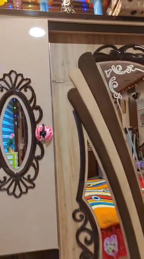 سلام وعليكم متاح غرفة خشاب سعرها ٦٠٠وبيها مجال ***********
