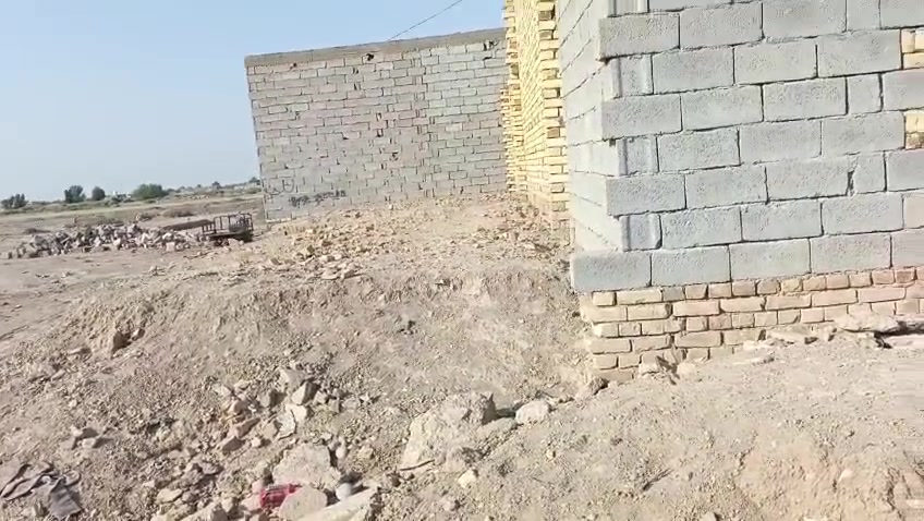 السلام عليكم بيت زراعي للبيع ورا رعد ابو السيراميك مساحته 200 ومناسب وعلي ثلاث شوارع يبعد عن شارع 150 متر يريد يتواصل هذا رقمي ***********
