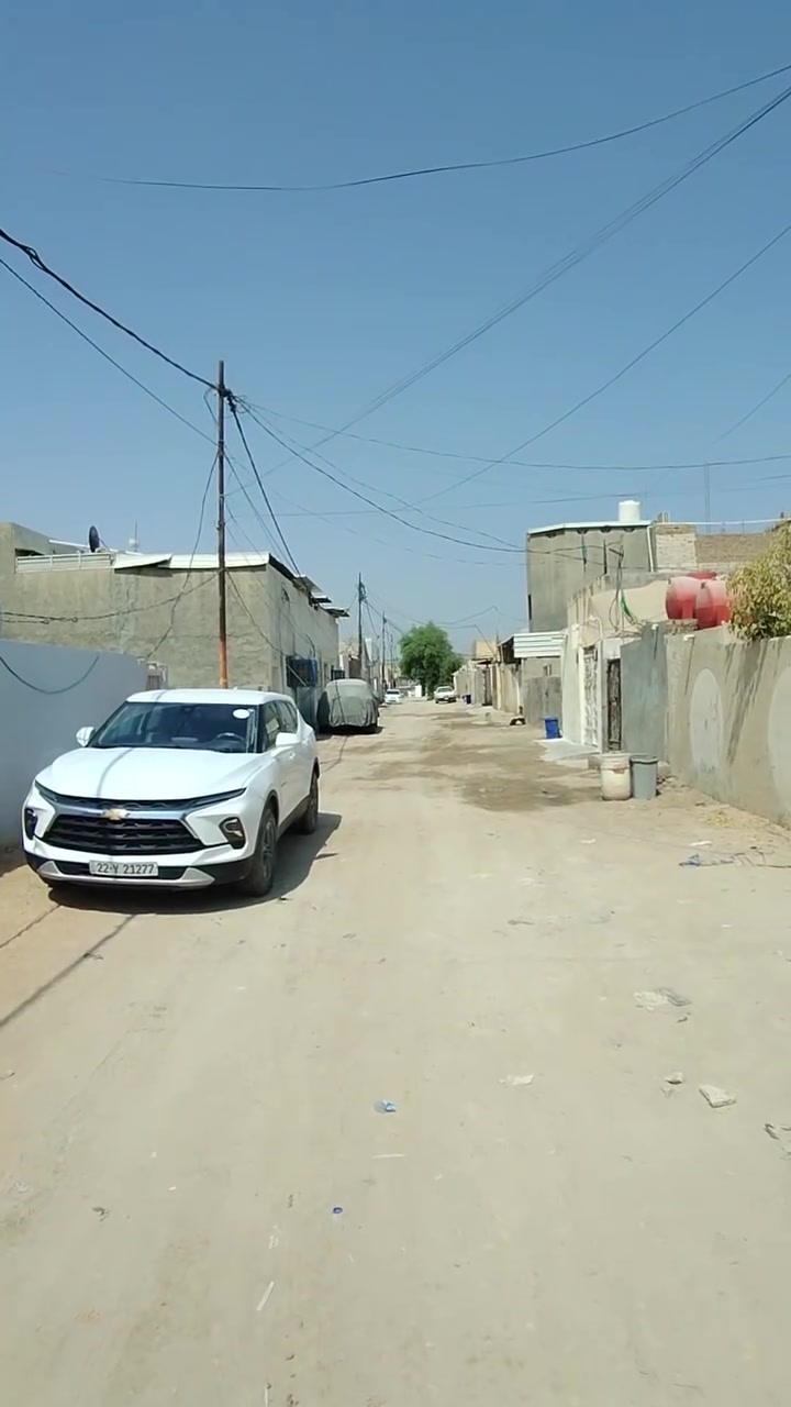 السلام عليكم بيت للبيع المساحه ١٠٠ متر البراكيه شارع المطار القديم السعر ١٧ معه المجال الاستفسار على الرقم ***********
