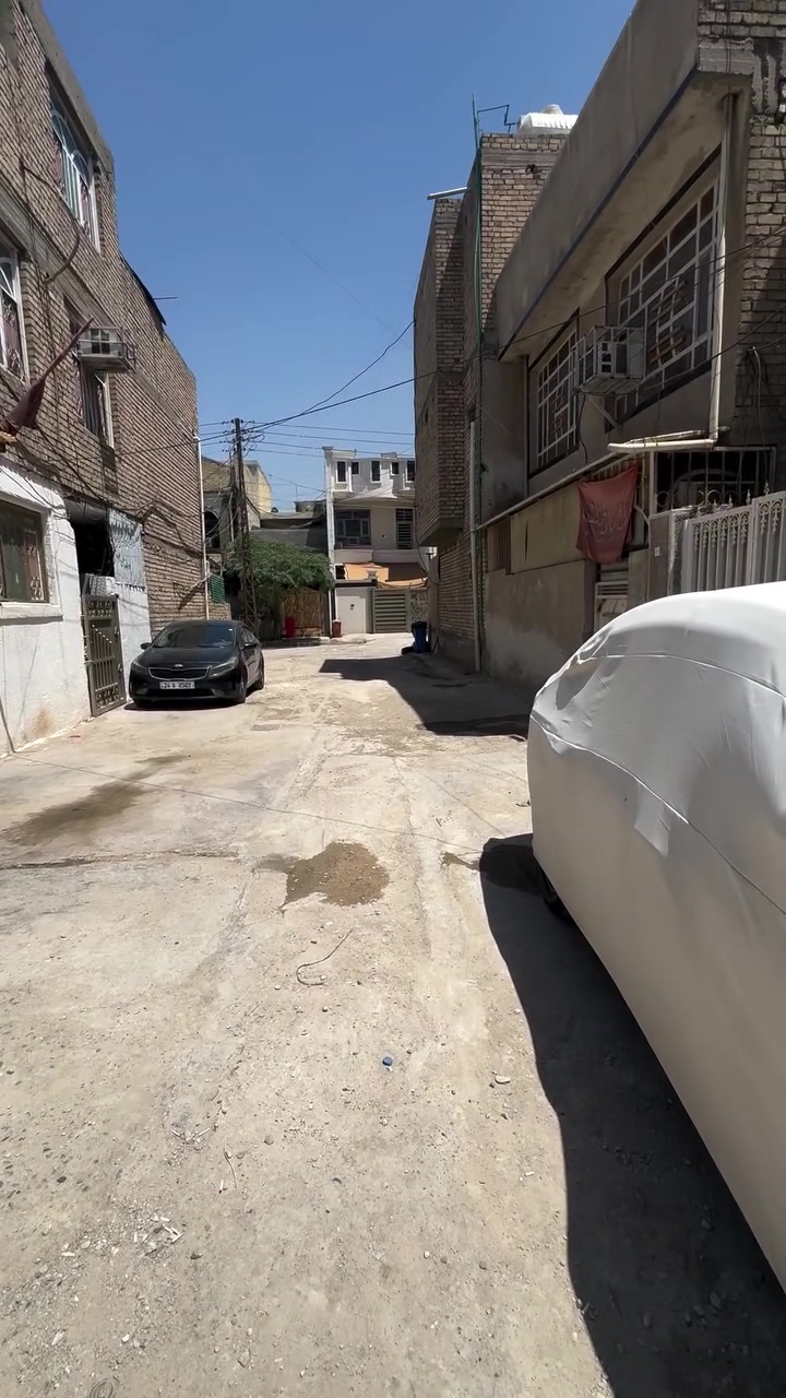 بيت للبيع / طابو ملك صرف
السند مشترك يحتوي على ١٠ أشخاص افتحلك بيان بطابو فقط

الموقع الشعب نهاية الفورتات مجاور مستشفى الزهراء الاهلي 

المساحه79متر  واجهه 3.5 نزال 22.5

 بناء 2017

البيت مدخل واحد +طابق واحد 

-الطابق الاول / طرمه +حمام خارجي + استقبال + غرفة +مطبخ + حمام+ترك

-الطابق الثاني/ يحتاج اله بناء ١٠ سوف طابوق يكمل +بيتونه كامله 

الُبيت داخل فرع مغلق مرتب من كل نواحي 

 شارع عريض 10

للاستفسار الاتصال على رقم هاتف ***********

السعر ٧٥ مليون

