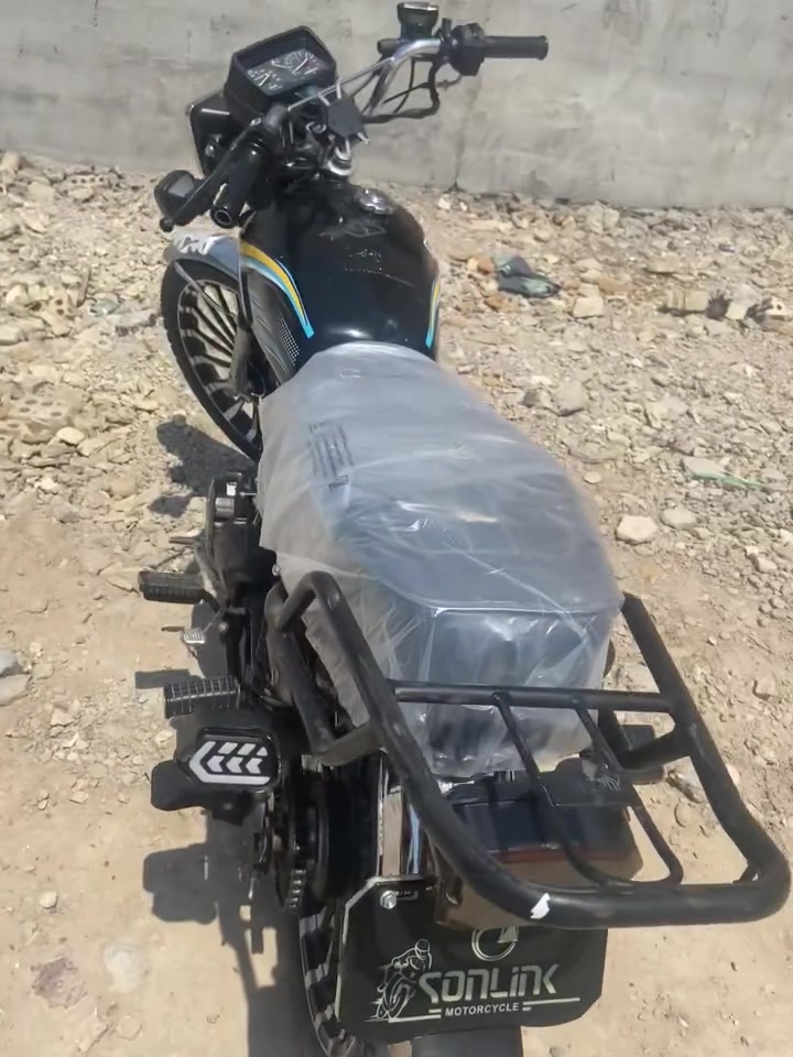 سونك ٢٥ مكاتبه بس كهربائيات كامله مكمله كلشيء شغال سلف هندر دراجه نعومه ماتعرفها مشتغله لو لا دهن جديد شوته جديد باتري جديد دراجه بيها نقوصات بسيطه كدامكم مكاني شعب نهايه حي اور سعر ٧٢٥ تواصل ***********
